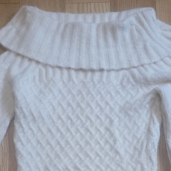 Anthropologie Margo Soft Off the Shoulder‎ Cream Sweater Size Small - Picture 8 of 13